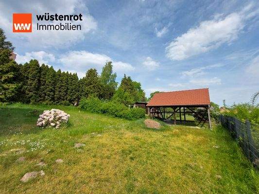 Blick ins Grundstück