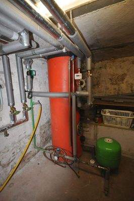 43 Pufferspeicher Heizung.JPG