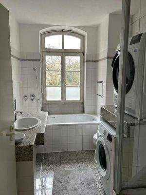 TL-Bad mit Wanne und WM-Anschluss, 2.OG