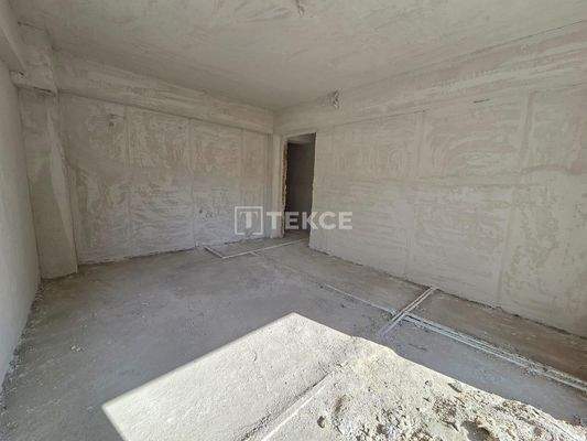 Apartment with Balcony and Elevator Building in Karşıyaka İzmir