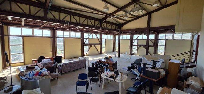 Kreta, Gournes: Wohn- und Geschäftsimmobilie im Rohbau zu verkaufen