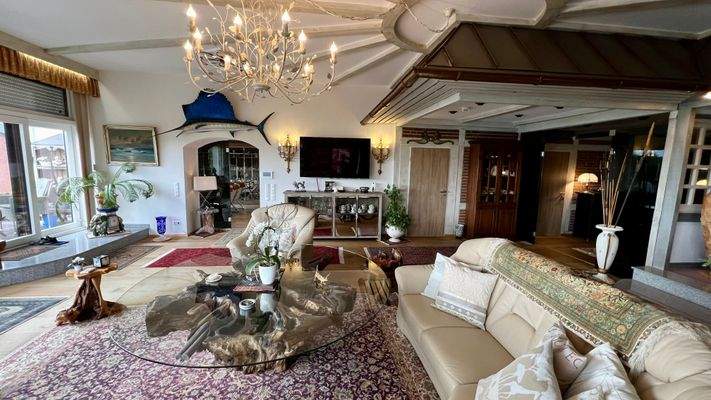 Wohnbereich mit Panoramablick über den See