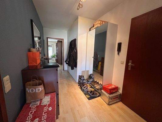 Eingangsbereich und Flur.jpeg