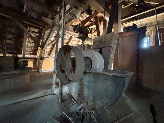 überall Riemen und Maschinen