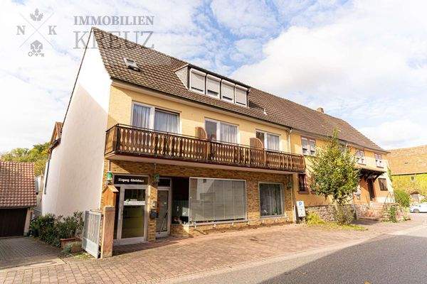 Straßenansicht Grüner Baum 3