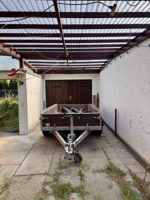 Carport vor der Garage
