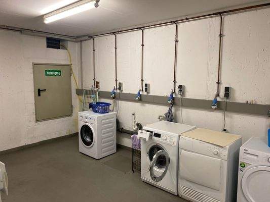 Waschen / Trocknen  /  Keller