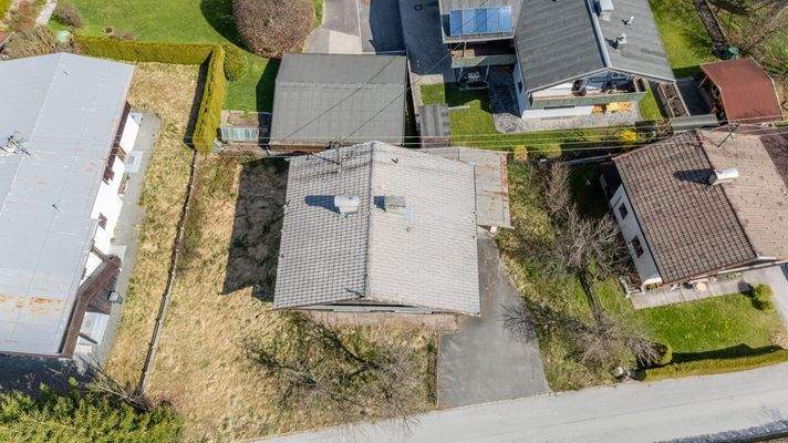 GRUNDSTÜCK MIT ALTBESTAND