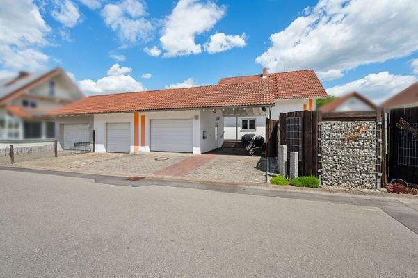 EH | Hausansicht v. der Straße