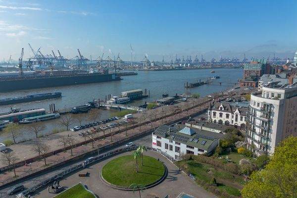 Hafen und Elbe so nahe