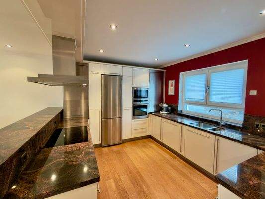 Hochwertige Einbauküche