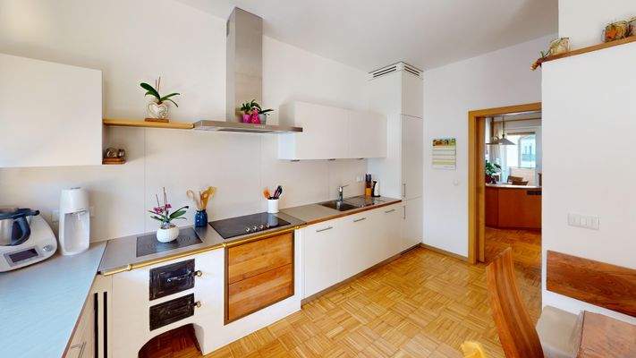 Leifers-Laives-4-Zimmer-Wohnung-quadrilocale-Leifers-Zentrum-Laives-Centro-mit-Garten-con-giardino-zwei-Stöcke-due-piani-Balkon-balcone-Bozen-Umgebung-bolzano-verkaufen-vendesi