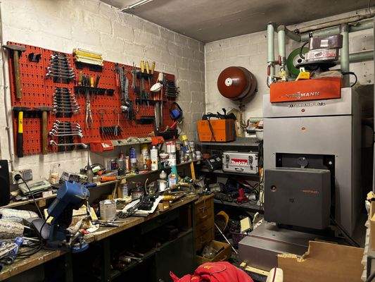 Werkstatt und Heizungsraum Keller