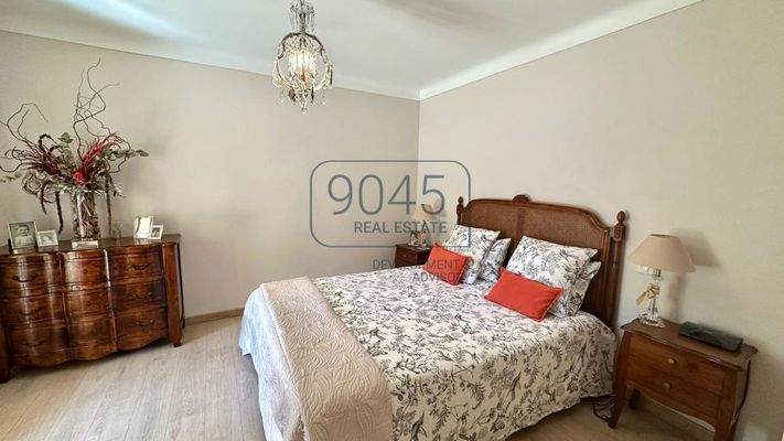 Ruhig gelegene Einfamilienvilla mit herrlichem Ausblick auf das mittelalterliche Dorf Peillon