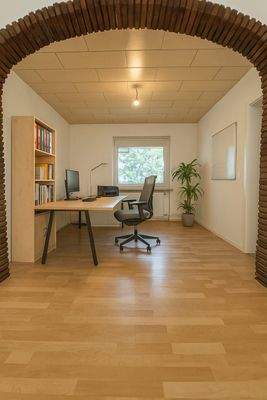 Arbeitszimmer eingerichtet.JPG