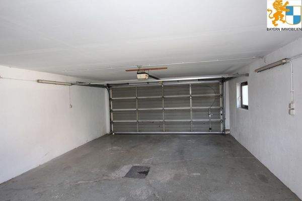 Große Doppelgarage