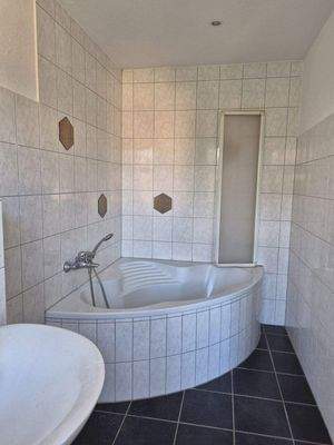 1. Badezimmer Bild 2.jpg