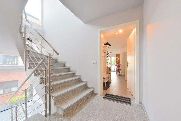 Wohnungseingang-Treppenhaus