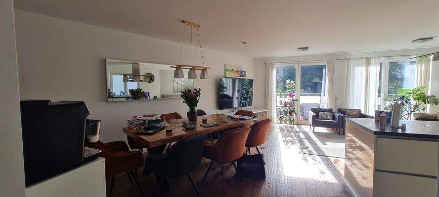 Teilansicht Wohnzimmer Küche.jpg