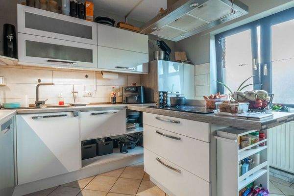 Die angeschlossene Küche 