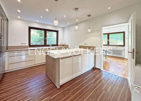 Offene Küche mit Blick in den Essbereich