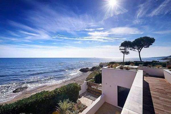 vue mer depuis la terrasse sur le toit