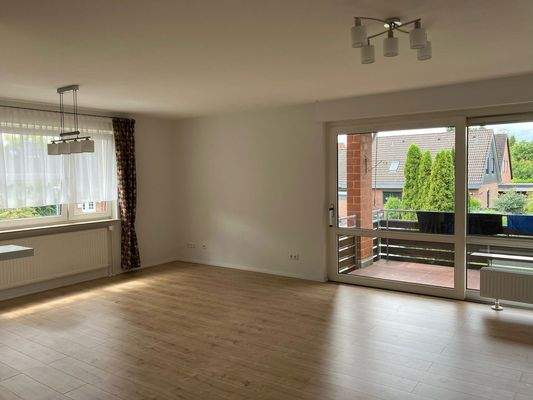 Wohnzimmer 1.OG Sicht Balkon