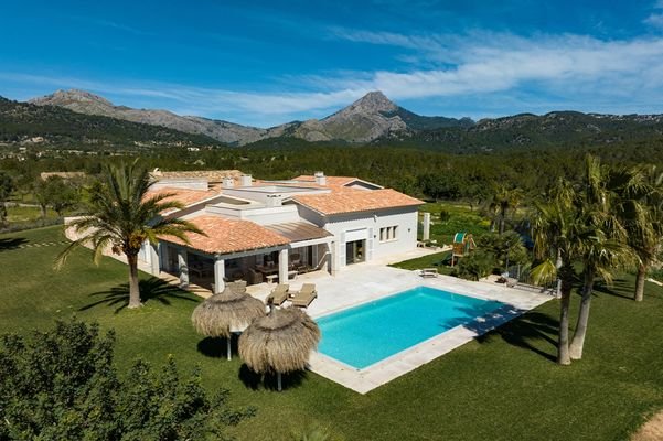 Mallorca-Palma-Calvia-Villa-Ansicht-Außen-Pool-Ausblick