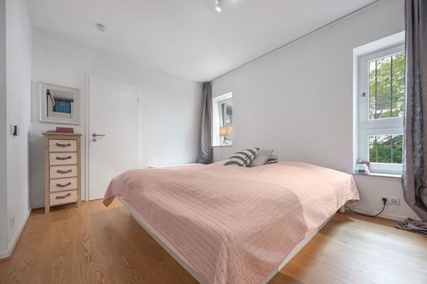 geräumiges Elternschlafzimmer