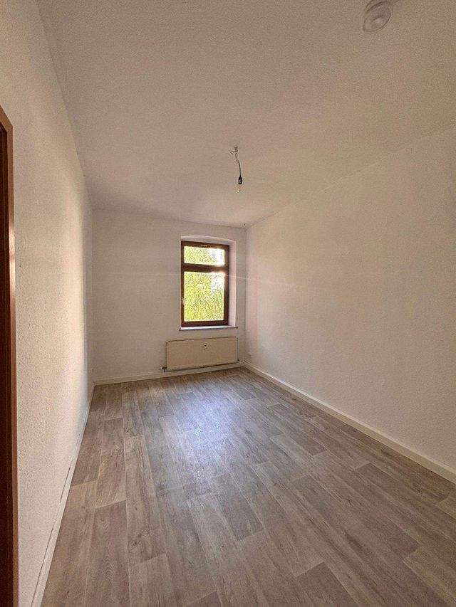 Renovierte 3-Raum-Wohnung mit Gartenmitnutzung in Reichenbach – 85 m² - Foto 3