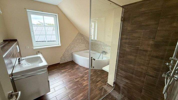 Vollbad im Dachgeschoss