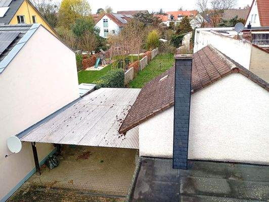 Nebengebäude und Garten