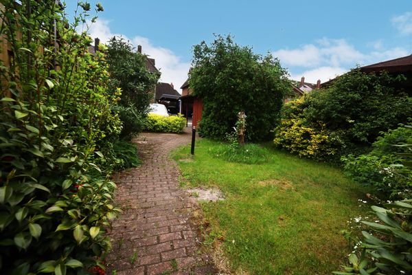 Carport und Stellplatz