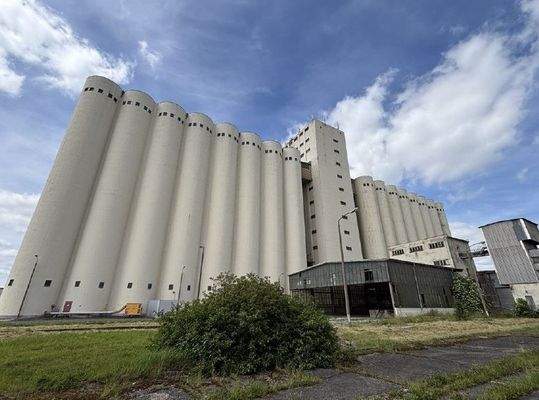 Großsilo-Anlagen und Maschinenhaus