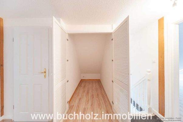 geöffneter Abstellraum im Dachgeschoss