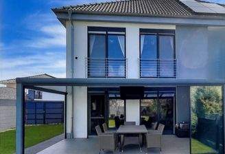 Rückansicht mit Wintergarten