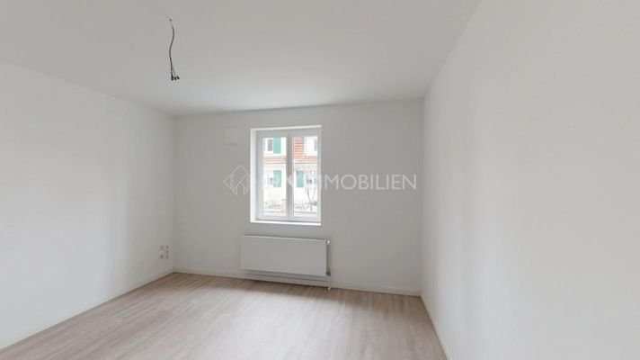 Top-sanierte-4-Raum-Wohnung-mit-Gartenanteil-Dr-Hans-Wolf-Str-69--Schlafzimmer-3