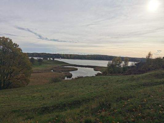 Am Ende des Weges ( ca 10 Min Fußweg) kommen Sie zum Dummersdorfer Ufer