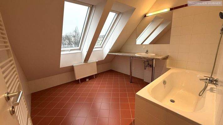 Badezimmer mit Tageslicht