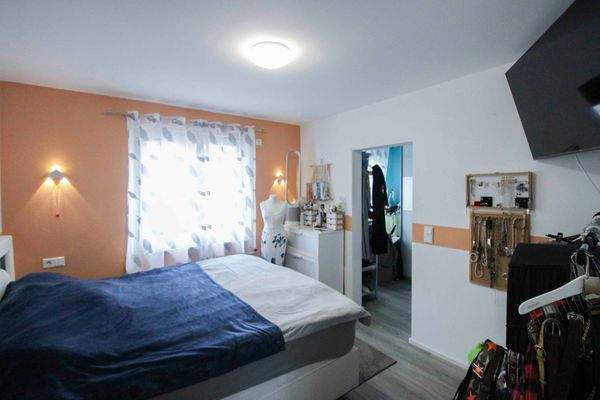 Schlafzimmer inkl. begehbarer Kleiderschrank 1. OG