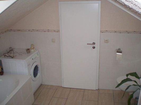 Bad 2. Etage mit Zugang Dachb.