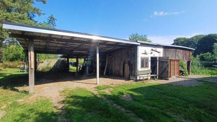 Carport mit Abstellräumen