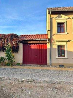 Hausansicht mit Toreinfahrt.jpeg