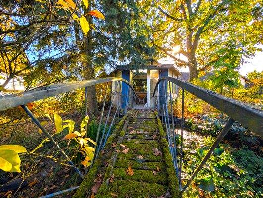 Gartenhaus mit Brücke