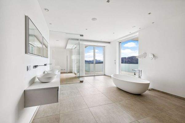 Ihr privates Spa -  mit freistehender Badewanne ...