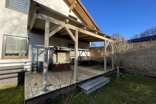 überdachte Terrasse