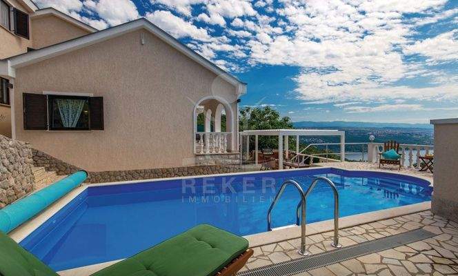 Ein Pool zur Erfrischung