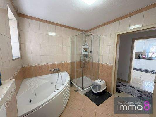 Eckbadewanne Dusche EG