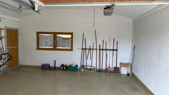 PKW-Garagen mit Seitenausgang