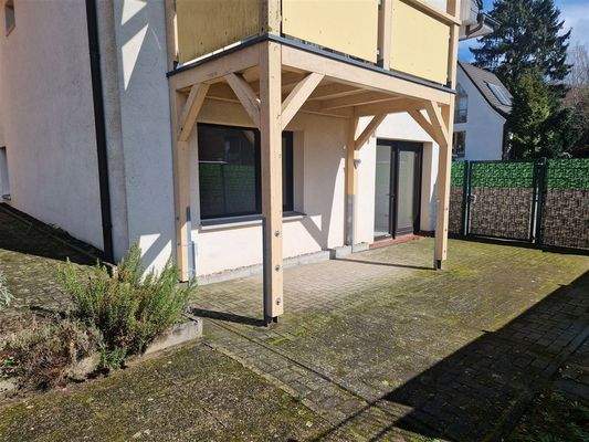 Terrasse mit Gartenzugang